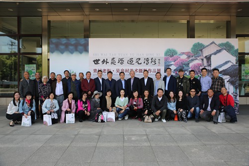 “青村老街、吳房村”上海美術(shù)家中國畫與攝影作品展開幕式于五月九日上午十點鐘在奉賢區(qū)圖書館舉行